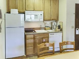 Inn Heidelberg & June Lake