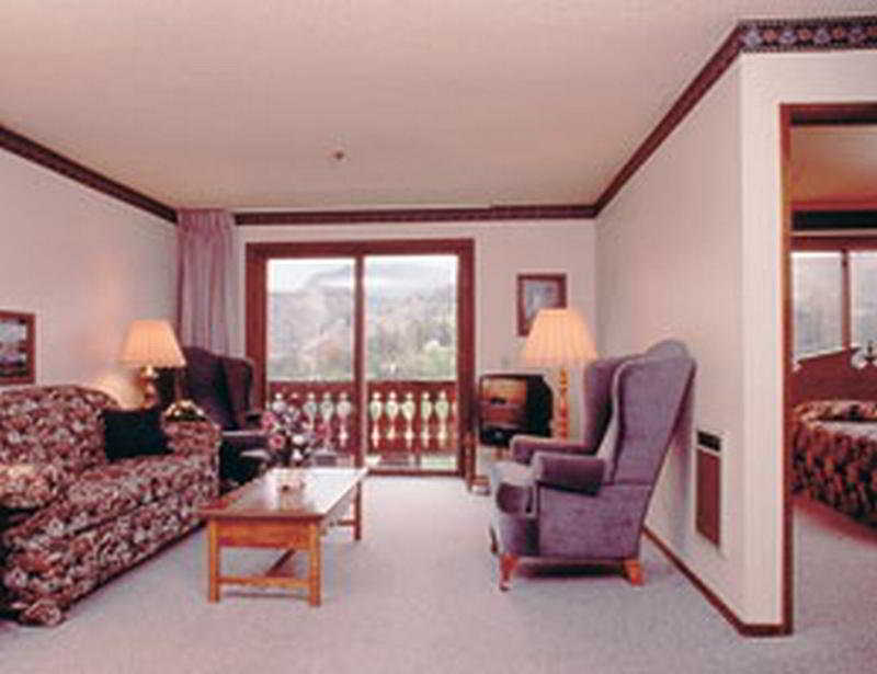 Heidelberg & Inn June Lake